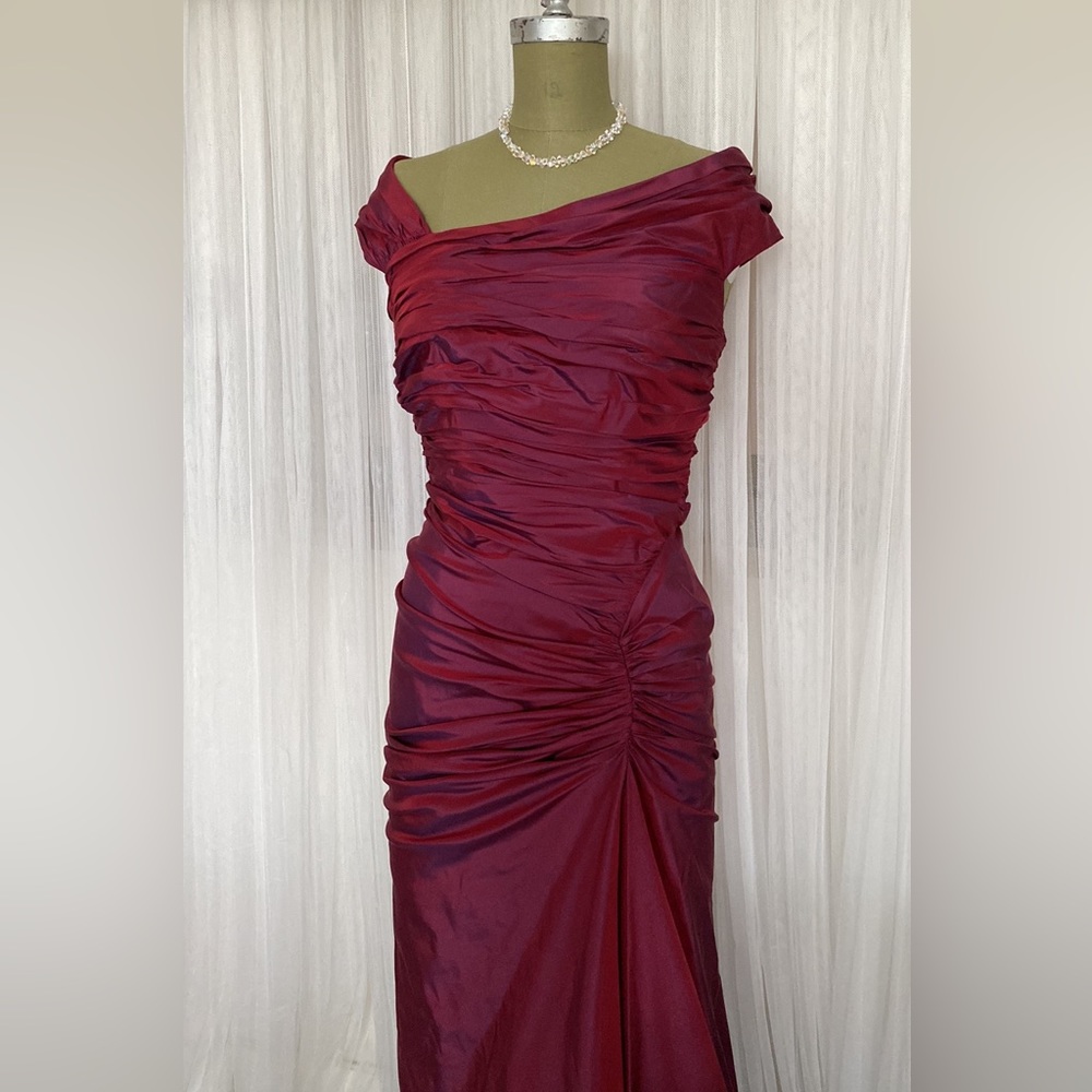 Vintage 1990’s elegant Tadashi ball/evening taffeta! Mermaid with a train - Picture 4 of 17